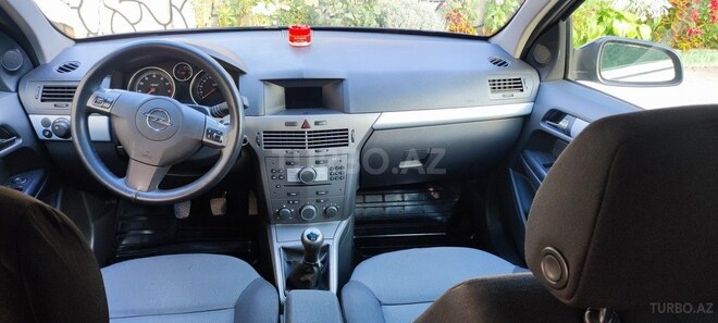 Opel Astra 2006, 293,000 km - 1.6 l - Qusar