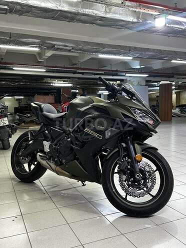 Kawasaki Ninja 650-2