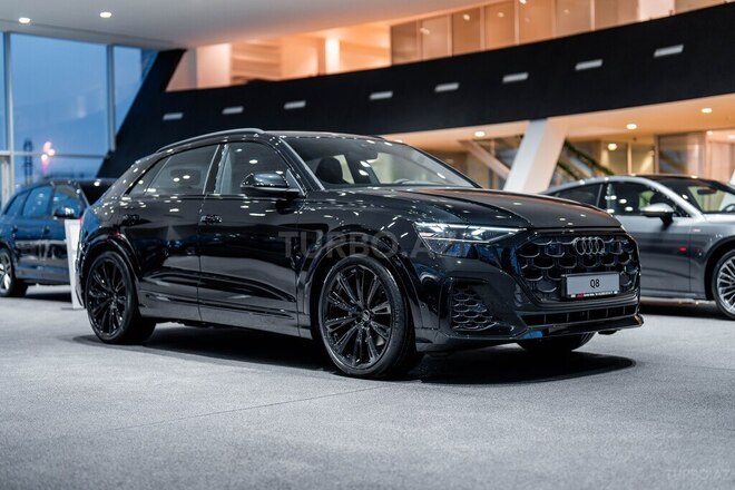 Audi Q8-3