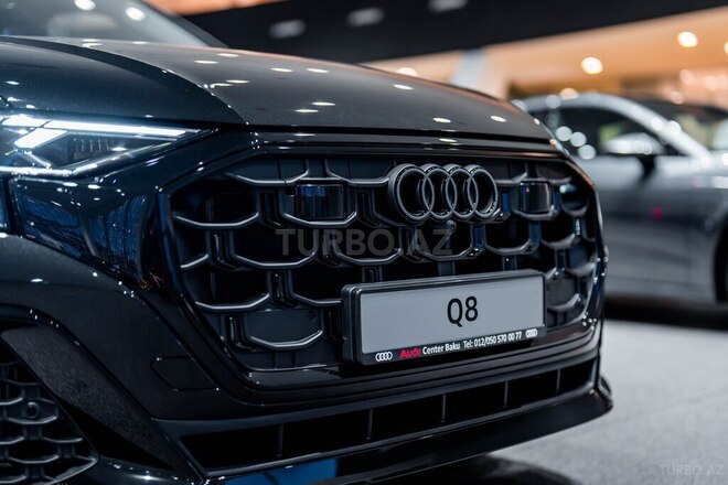 Audi Q8-4