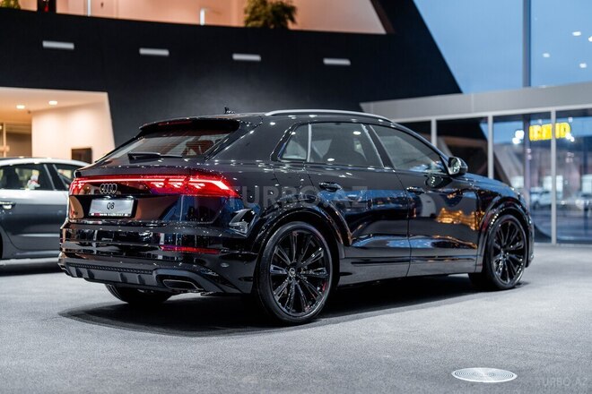 Audi Q8-5