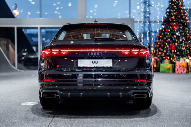 Audi Q8-6