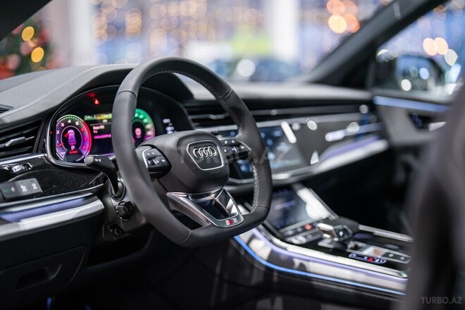 Audi Q8-8