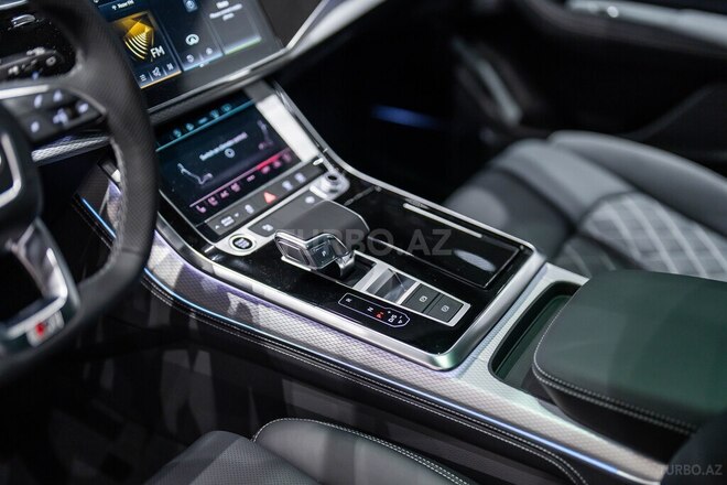Audi Q8-9