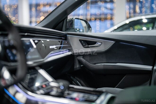 Audi Q8-10