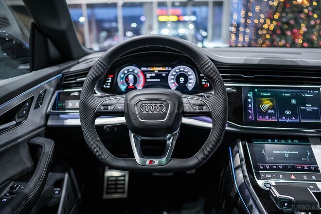 Audi Q8-14
