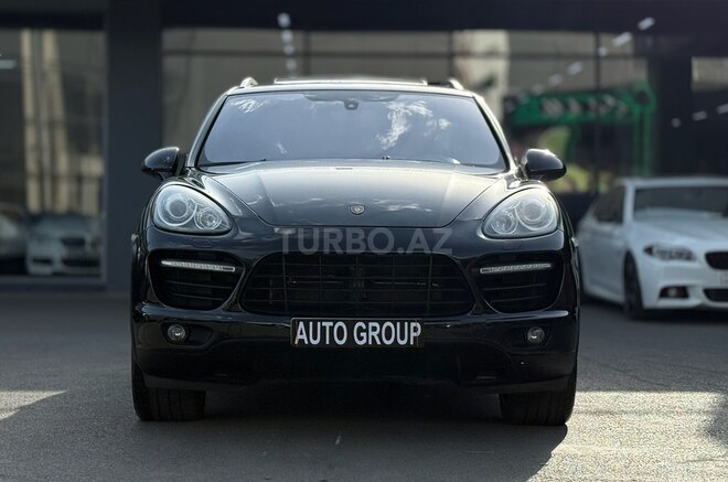 Porsche Cayenne-1