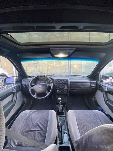 Opel Vectra 1994, 275,000 km - 1.8 l - Bakı