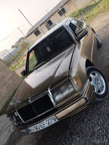 Mercedes E 200 d 1990, 100,000 km - 2.0 l - Sabirabad
