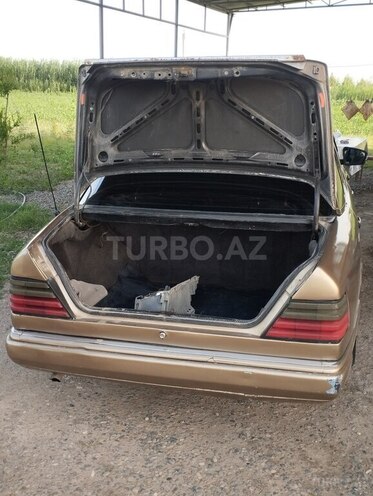 Mercedes E 200 d 1990, 100,000 km - 2.0 l - Sabirabad