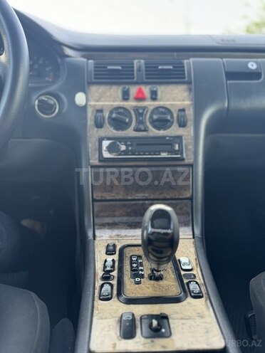 Mercedes E 200 2001, 396,000 km - 2.0 л - Saatlı