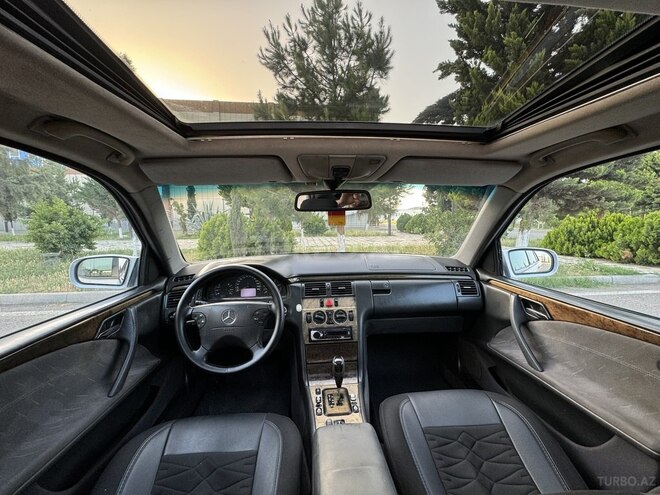 Mercedes E 200 2001, 396,000 km - 2.0 л - Saatlı