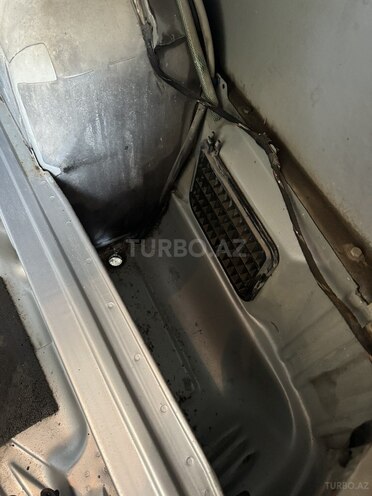 Mercedes E 200 2001, 396,000 km - 2.0 л - Saatlı