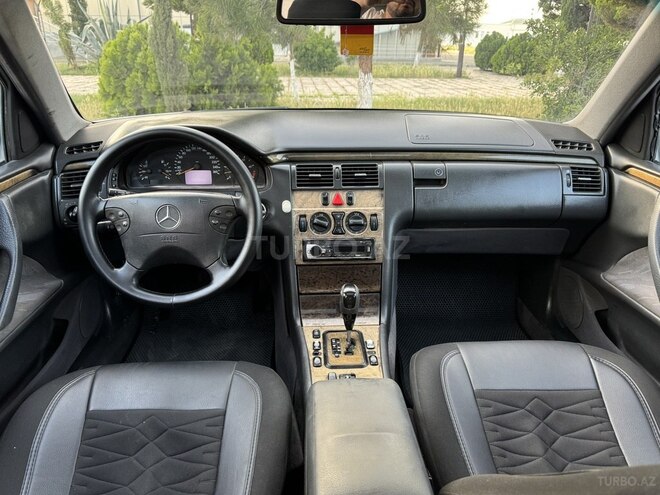 Mercedes E 200 2001, 396,000 km - 2.0 л - Saatlı