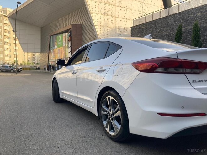 Hyundai Avante 2018, 180,000 km - 1.6 л - Bakı