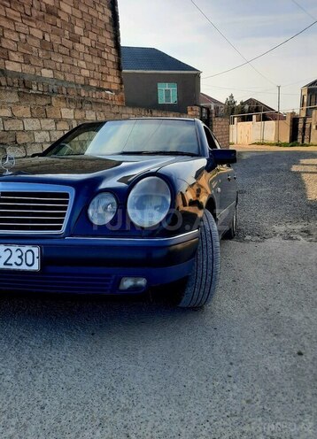 Mercedes E 230 1997, 258,000 km - 2.3 l - Bakı