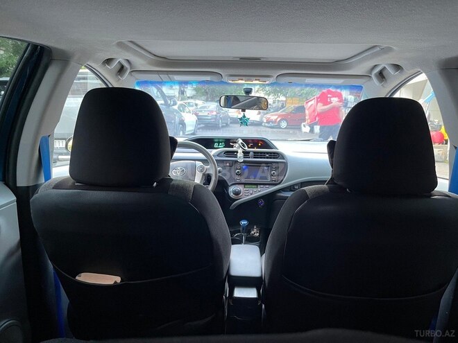 Toyota Prius C 2012, 135,000 km - 1.5 l - Bakı