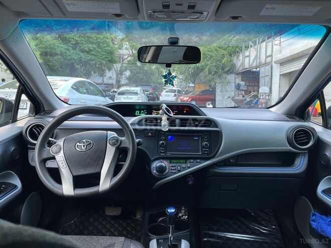 Toyota Prius C 2012, 135,000 km - 1.5 l - Bakı