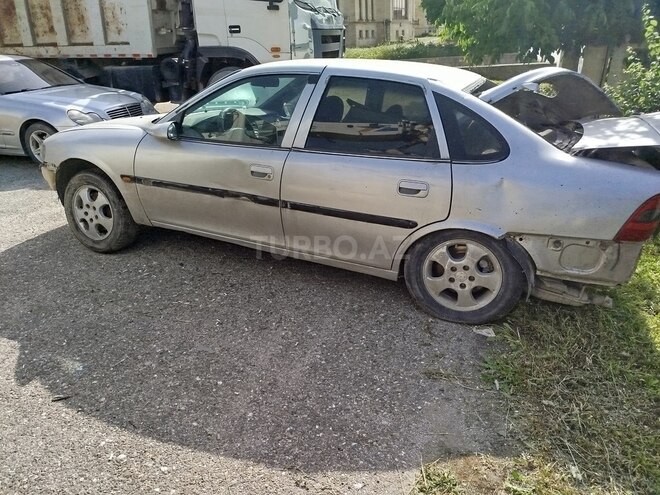 Opel Vectra 1998, 205,000 km - 2.0 л - Quba