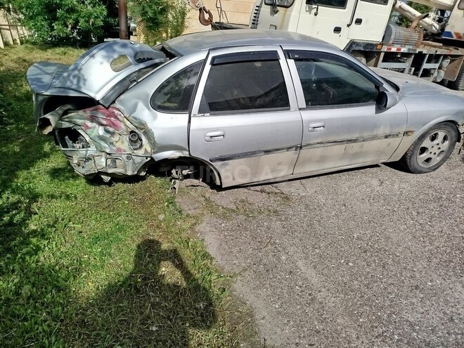Opel Vectra 1998, 205,000 km - 2.0 л - Quba