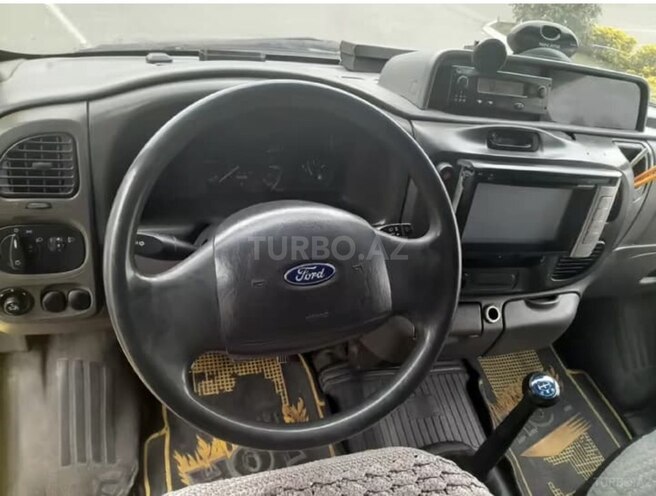 Ford Transit-5