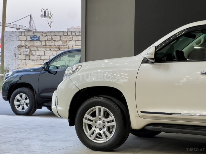 Toyota Land Cruiser Prado-5