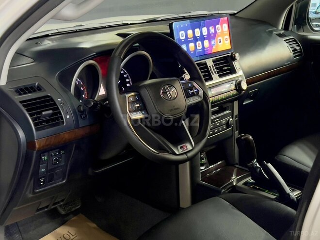 Toyota Land Cruiser Prado-12