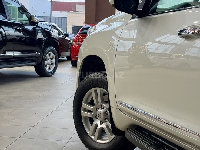 Toyota Land Cruiser Prado-17