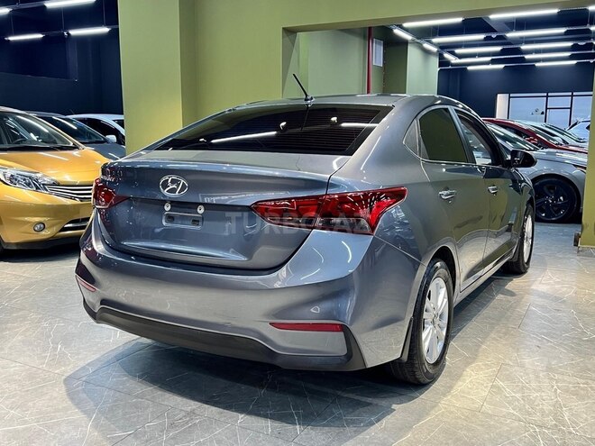Hyundai Accent-9