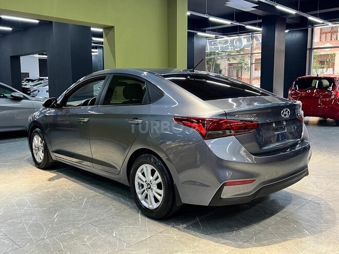 Hyundai Accent-7