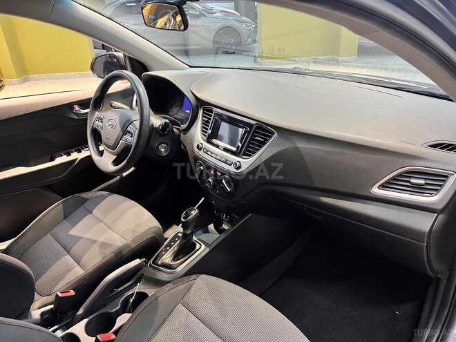 Hyundai Accent-13