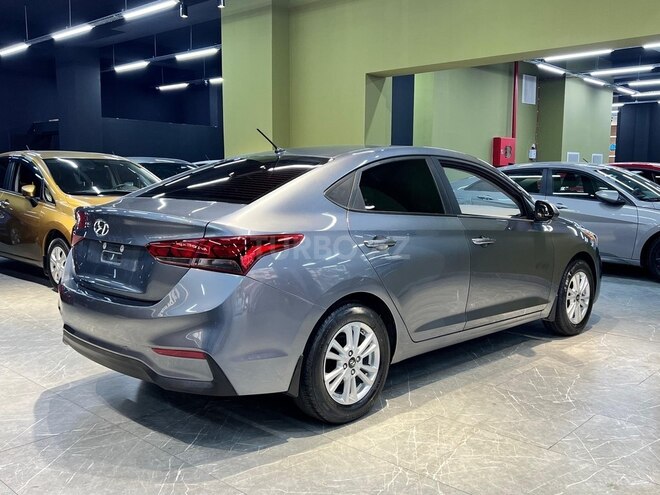 Hyundai Accent-10