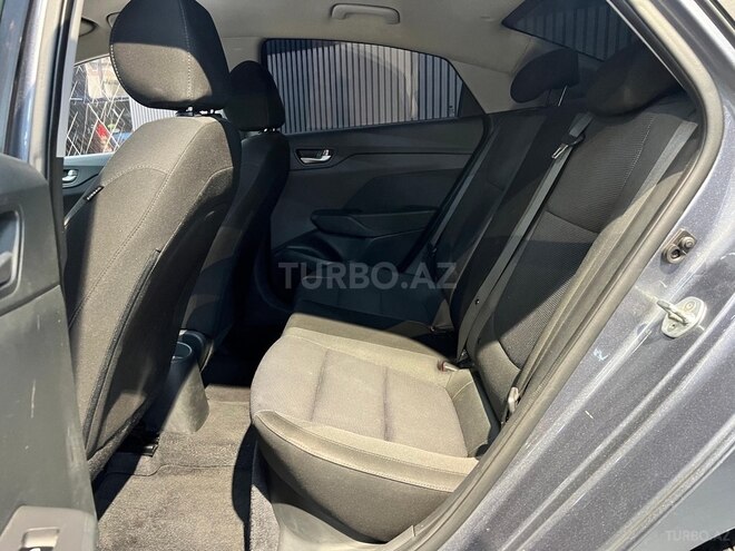 Hyundai Accent-18