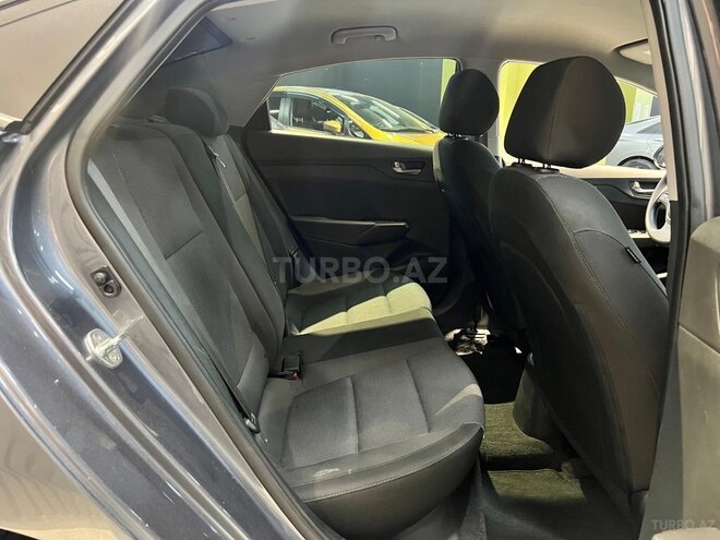 Hyundai Accent-15