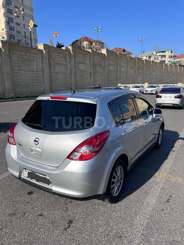 Nissan Tiida-13