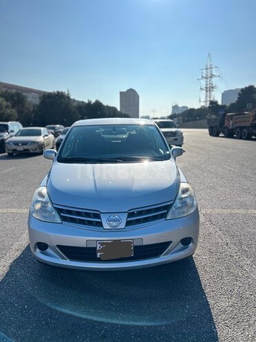 Nissan Tiida-1