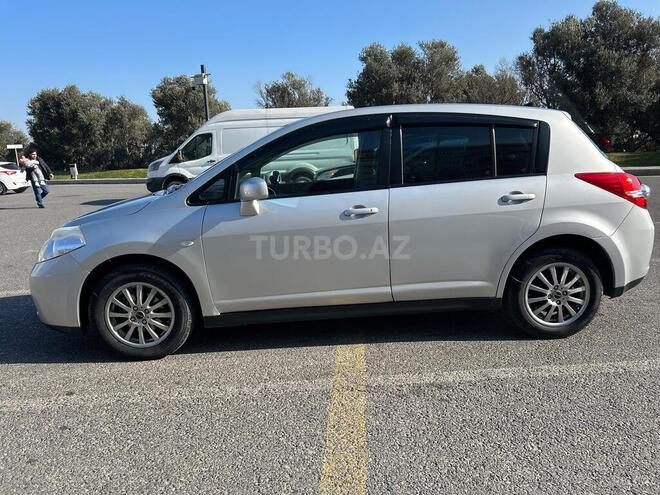 Nissan Tiida-10