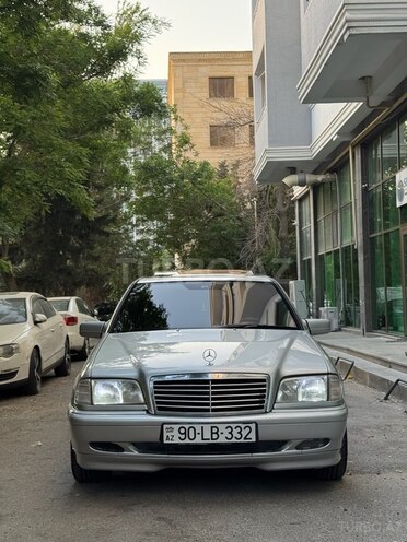 Mercedes C 240 2000, 283,500 km - 2.4 л - Bakı