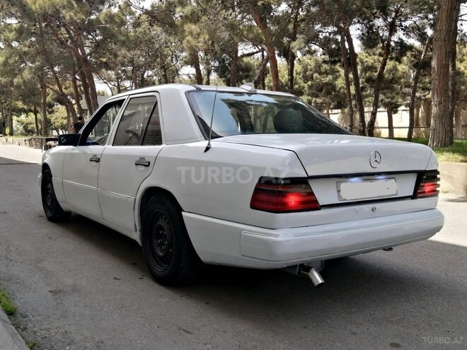 Mercedes E 200 d 1993, 356,946 km - 2.0 л - Bakı