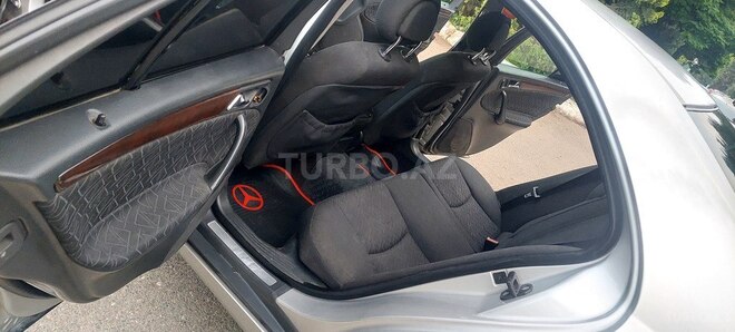 Mercedes C 240 2001, 526,000 km - 2.6 l - Qazax