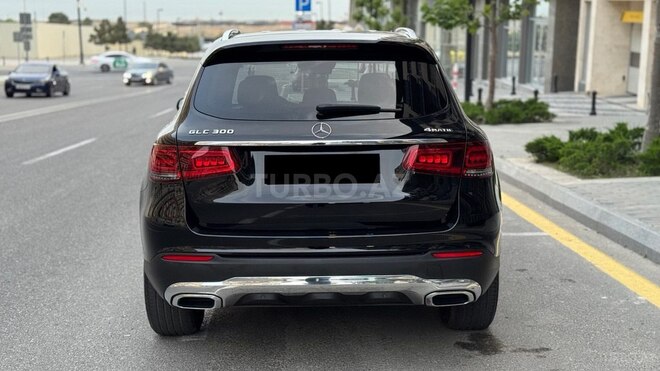 Mercedes GLC 300 4MATIC 2019, 31,000 km - 2.0 l - Bakı