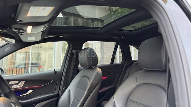 Mercedes GLC 300 4MATIC 2019, 31,000 km - 2.0 l - Bakı