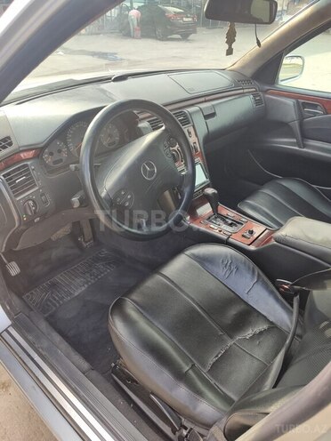 Mercedes E 220 d 1998, 285,000 km - 2.2 l - İmişli