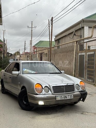 Mercedes E 220 1995, 418,000 km - 2.2 l - Bakı