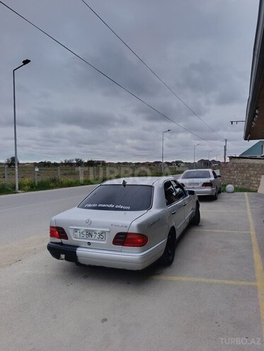 Mercedes E 220 1995, 418,000 km - 2.2 l - Bakı
