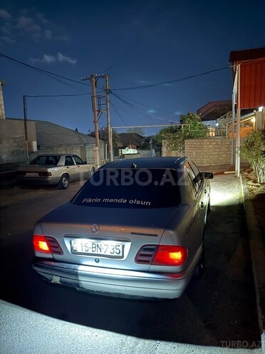 Mercedes E 220 1995, 418,000 km - 2.2 l - Bakı