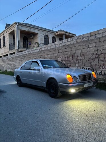 Mercedes E 220 1995, 418,000 km - 2.2 l - Bakı