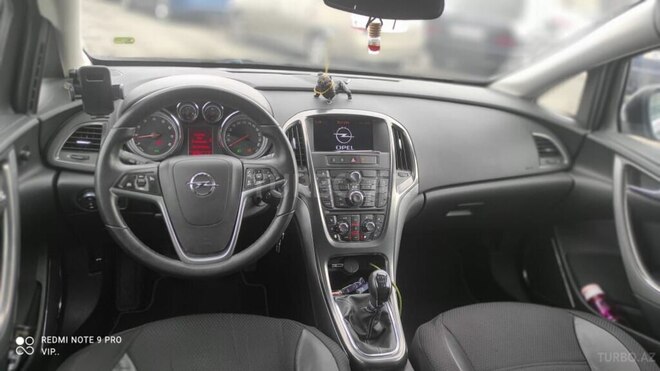 Opel Astra 2012, 215,000 km - 1.4 l - Bakı