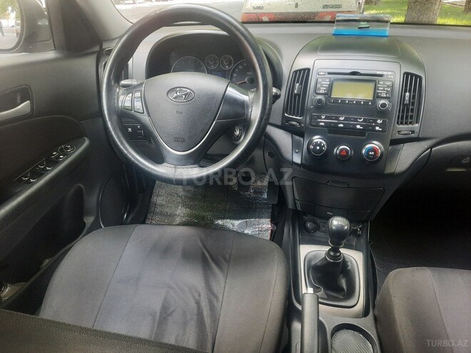 Hyundai i30 2009, 310,000 km - 1.4 l - Qax