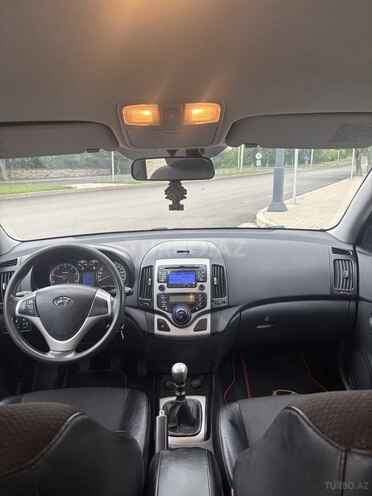 Hyundai i30 2008, 266,000 km - 1.6 l - 